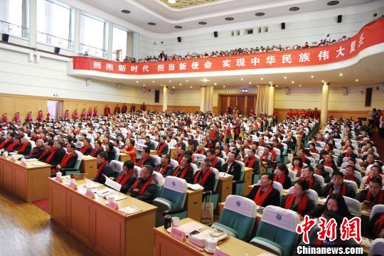 来自全国30个省市区积极弘扬践行中华优秀传统文化的政府及相关部门负责人，中华优秀传统文化研究专家等参会。图为会议现场。　沙见龙 摄