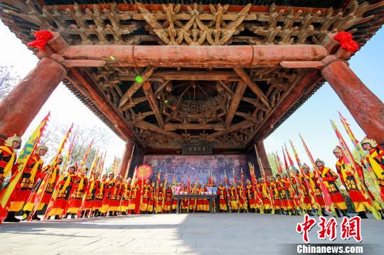 山西省临汾市翼城元代古戏台举行拜谒仪式 刘伟 摄