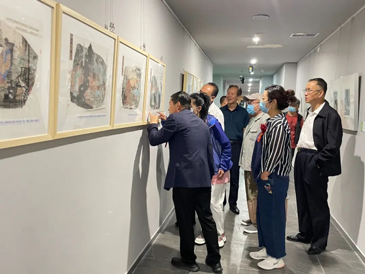 青展巡展图3.jpg