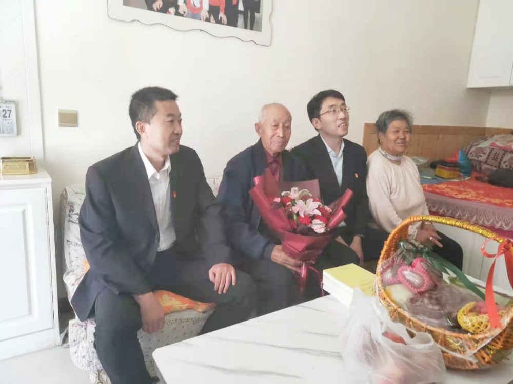 晋控煤业集团铁峰煤业公司开展“听老党员讲革命故事”主题党日活动